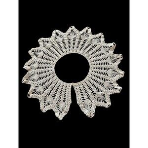 Pretty VINTAGE Women's Ivory/White Handmade Crocheted Collar with Button, Judge